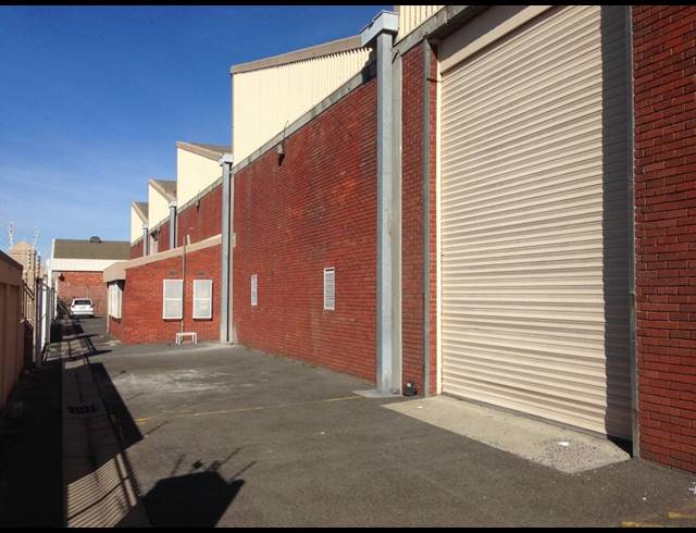 3,400M² FACTORY FOR SALE IN BEACONVALE